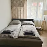 Stylish Near Airport & Train Station アパート シュベッヒャート