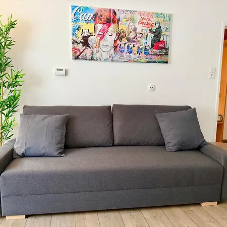 Stylish Near Airport & Train Station Lägenhet *