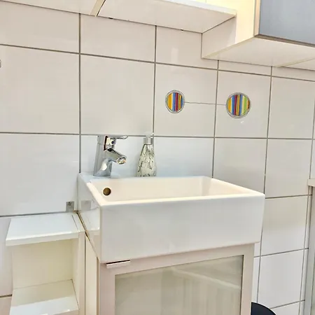 Lägenhet Stylish Near Airport & Train Station *