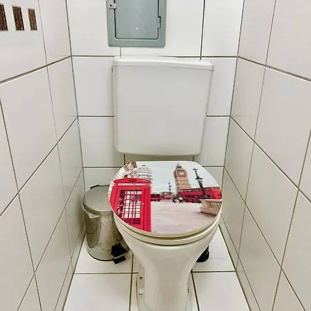 Stylish Near Airport & Train Station Lägenhet