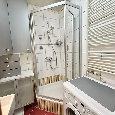 Lägenhet Stylish Near Airport & Train Station *