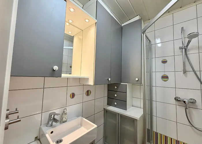 Stylish Near Airport & Train Station דירה