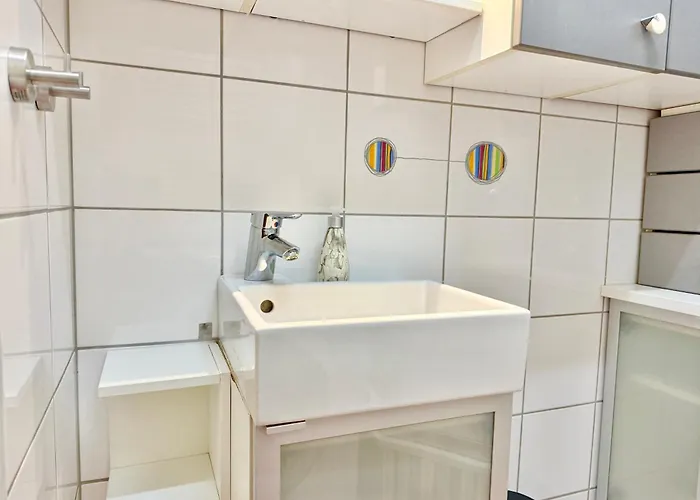 Lägenhet Stylish Near Airport & Train Station *