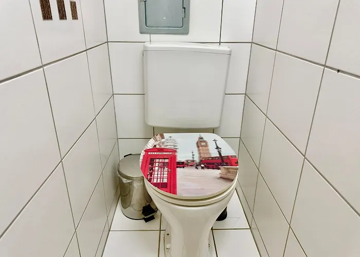 Stylish Near Airport & Train Station Lägenhet