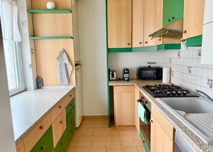 Lägenhet Stylish Near Airport & Train Station *